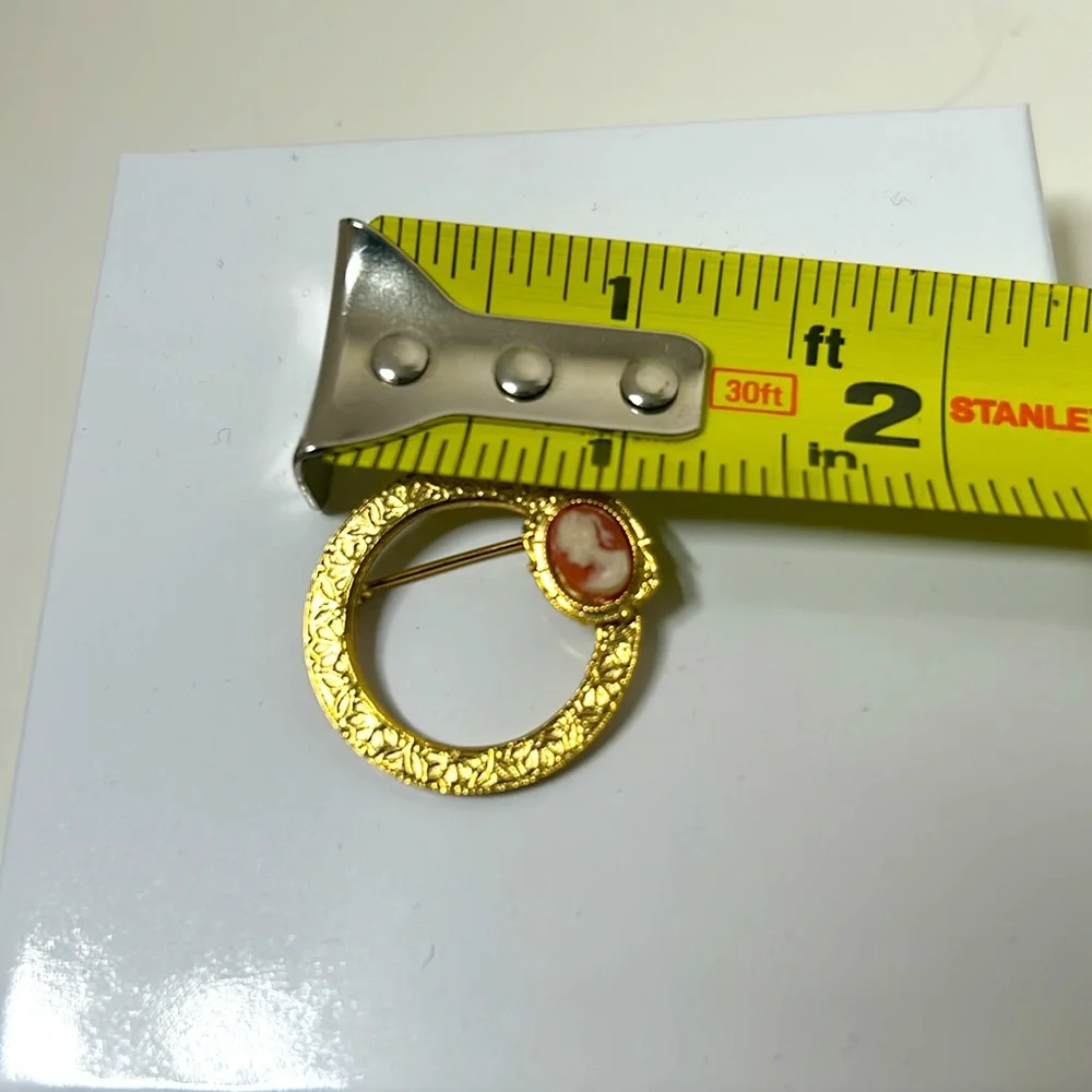 Gold tone vintage textured brooch pink lady cameo